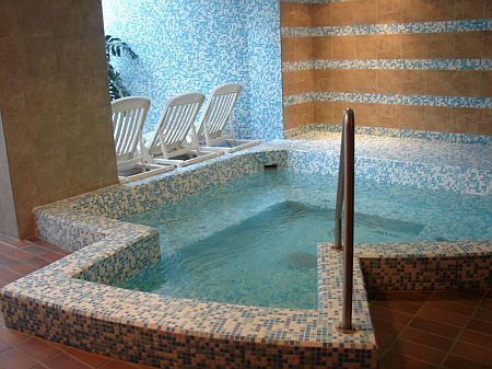 Jacuzzi - servizi wellness - Wellness Hotel Aranyhomok a Kecskemet