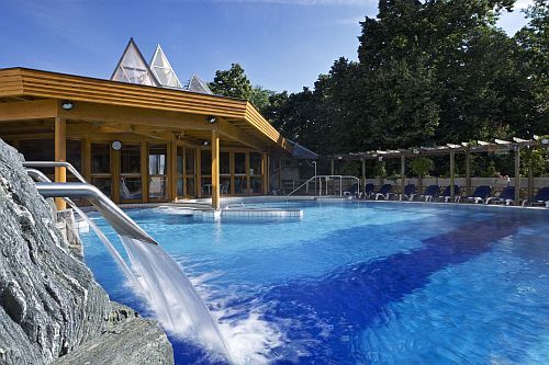 Piscina dell' hotel Health Spa Resort Heviz - piscina termale a Heviz - spa Heviz