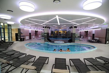 Hotel di wellness Eger Ungheria - piscina per nuotare - hotel benessere a 4 stelle a Eger