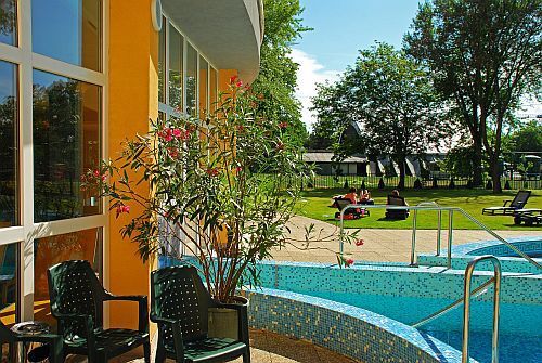 Thermal Hotel Apollo a Hajduszoboszlo - piscina all'aria aperta - fine settimana wellness a Hajduszoboszlo