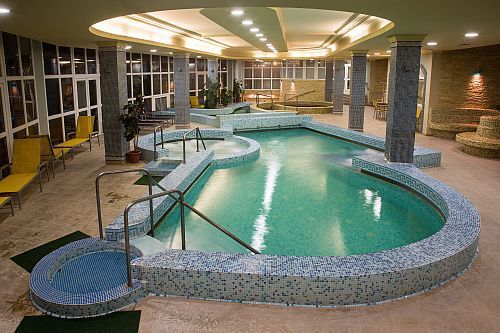 Hotel termali e spa a Hajduszoboszlo - Apollo Thermal Hotel - piscine interiori con elementi nture and massage elements