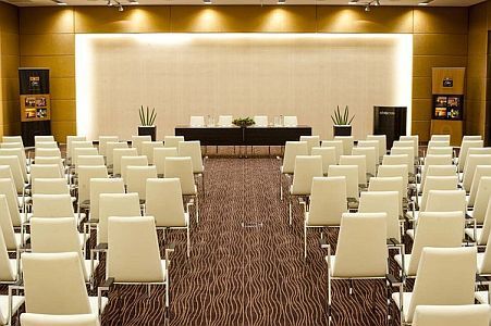 Sala riunioni e sala conferenze nell'Abacus Wellness Hotel Herceghalom
