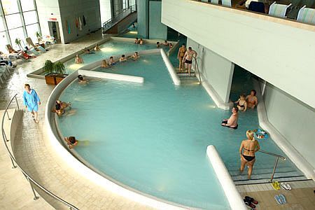 Piscina termale dell'Hotel Saliris a Egerszalok per weekend benessere