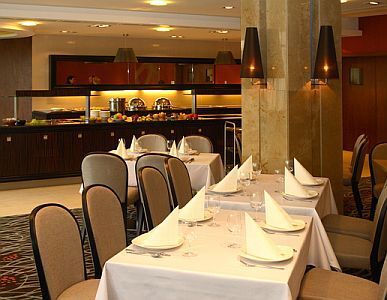 L'elegante ristorante Saliris Spa Resort Hotel a Egerszalok