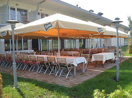 Fine settimana romantico a Zsambek - terrazza dell'Hotel Szepia a Zsambek - vacanze attive in Ungheria