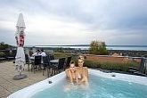 Jacuzzi con vista panoramica sul Lago Balaton - Hotel Zenit Vonyarcvashegy