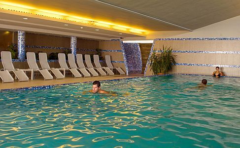 Piscina per nuotare a Vonyarcvashegy all'Hotel Zenit