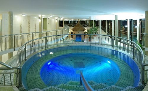 Rilassatesi con la jacuzzi al Wellness Hotel Gyula