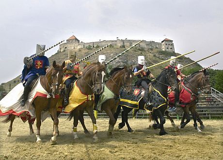 Hotel benessere a 4 stelle a Sumeg - Hotel Kapitany offre tornei cavallereschi e banchetti medievali