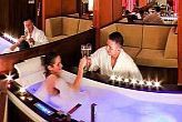 Suite con jacuzzi per nuovi sposi al Royal Club Hotel a Visegrad