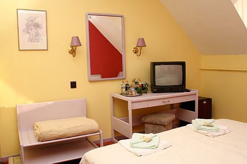 Camera doppia - rilassamento e rinfrescamento all'Hotel Liget, Erd, Ungheria
